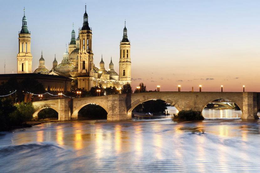 Zaragoza Y Sus 2 Catedrales Leilighet Eksteriør bilde
